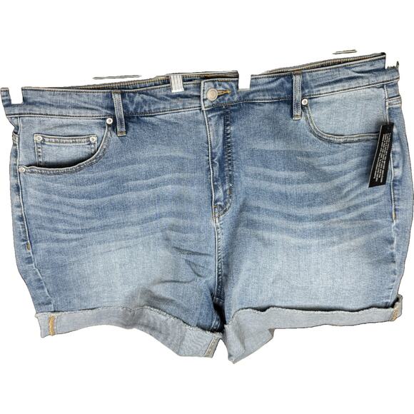 Candace Cameron Bure Denim Jean Shorts 20W Light Wash Rolled Hem Stretch NWT - Picture 1 of 11